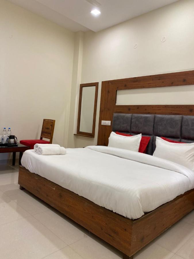 Hotel Woodlark Zirakpur - A Peaceful Stay Exterior foto