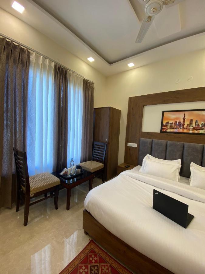 Hotel Woodlark Zirakpur - A Peaceful Stay Exterior foto