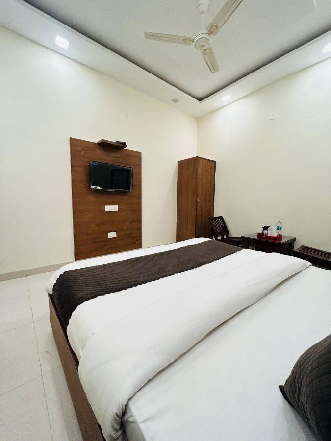 Hotel Woodlark Zirakpur - A Peaceful Stay Exterior foto