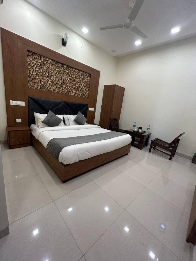 Hotel Woodlark Zirakpur - A Peaceful Stay Exterior foto